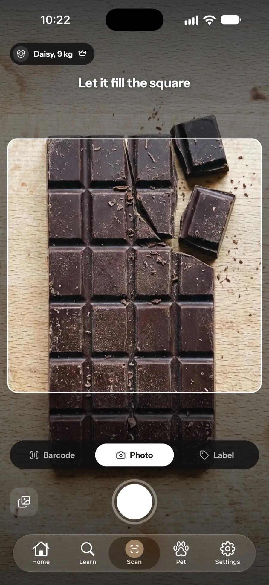 The scanner pointed at a chocolate bar, with barcode, photo and label modes